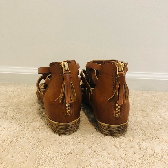 OTBT Gold tone & brown gladiator sandals size 7. Great condition! - Picture 2 of 2